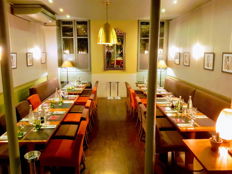 Petit salon privatisé pour 24 personnes restaurant contre allée paris 75014