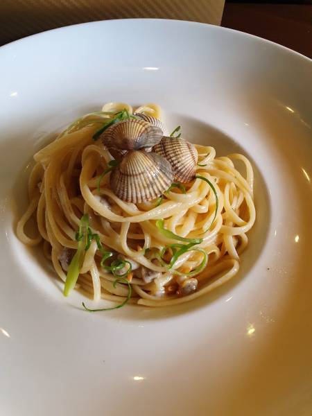 Linguines aux coques et à la crème d'ail